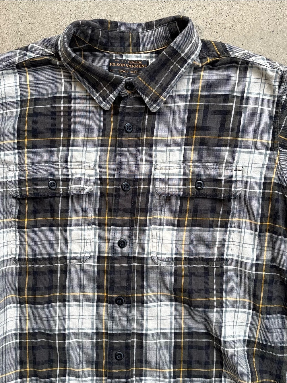 Filson Button Down Flannel Men's Large Olive Navy Cream 100% Cotton - Picture 3 of 6